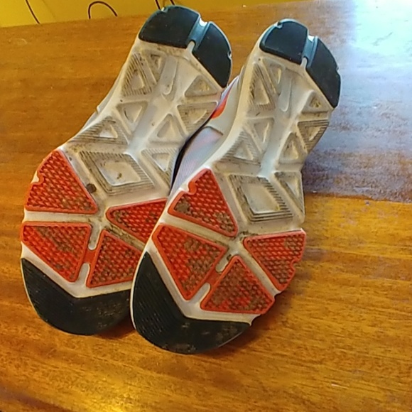 Gray and coral Nike Tennis Shoes RUN SMALL - Picture 4 of 5